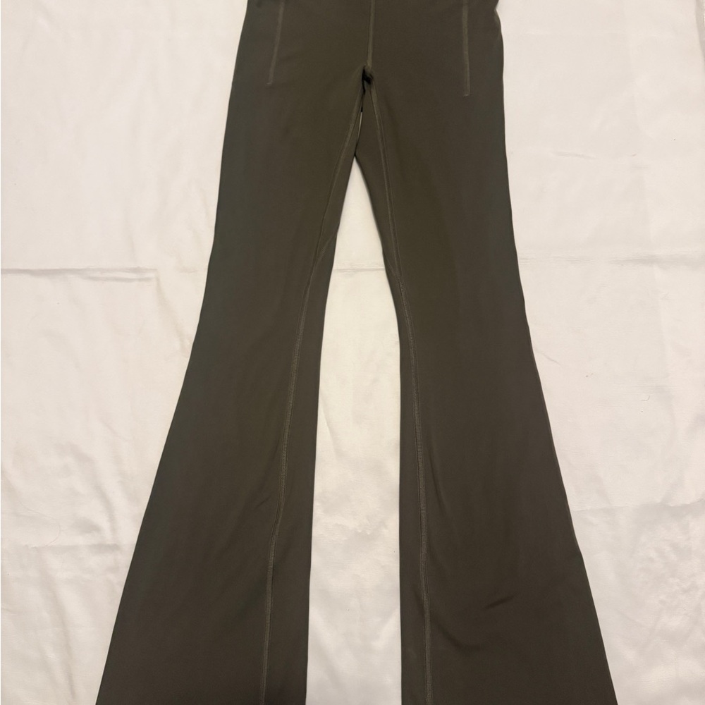 Under Armour Women’s Small Olive Green Flare Leggings Stretch EUC
